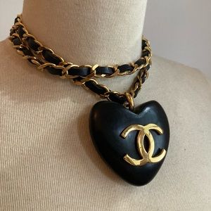 RARE WOODEN HEART NECKLACE CHANEL